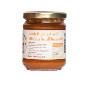 Confettura extra di albicocche all'amaretto